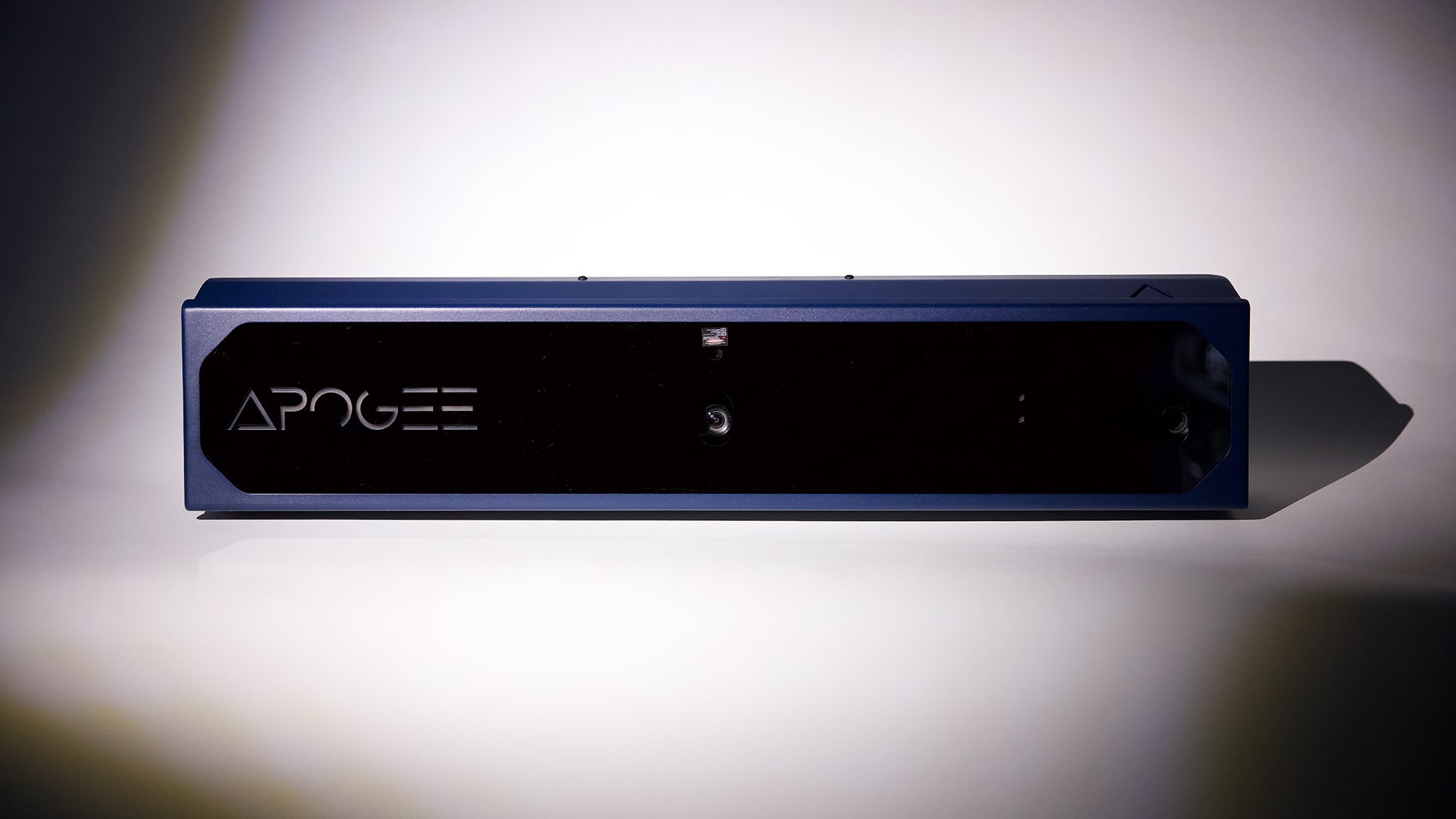 TruGolf APOGEE launch monitor — premium photometric and radar tracking device